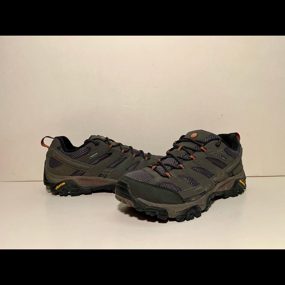 Merrill Men’s Moab vibram hiking shoe. Gray.